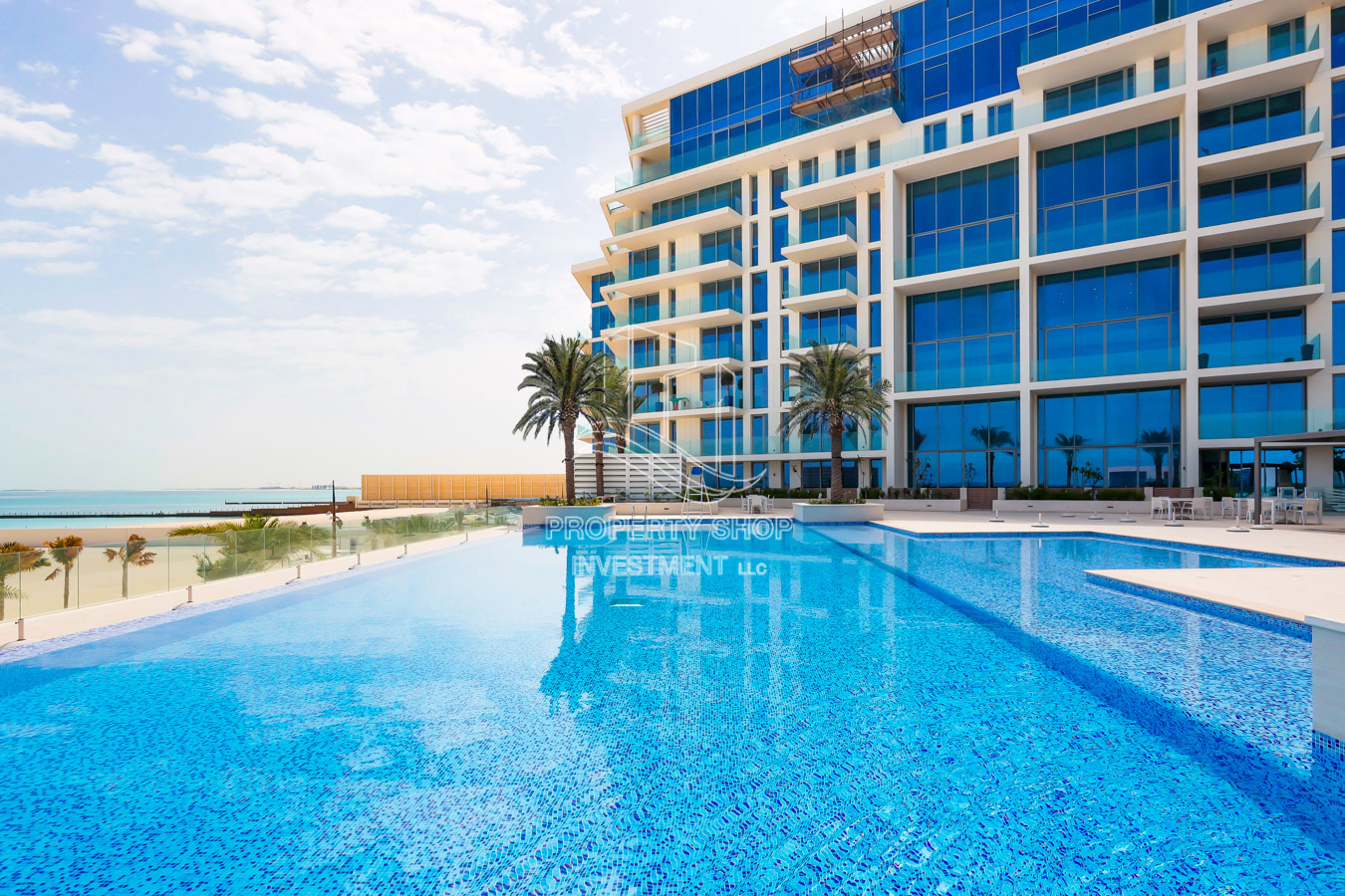 Huge Apt with Stunning Pool View Ready for Sale!
